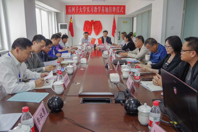 与阿克苏地区水利水电设计院签约校级实习基地